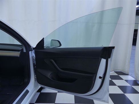 Used 2019 Tesla Model 3 Standard Range Plus image 26