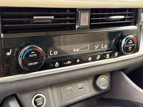 Used 2021 Nissan Rogue SV w/ Premium Package image 25