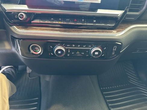 Used 2022 GMC Sierra 1500 SLE image 12