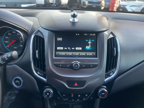 Used 2018 Chevrolet Cruze LT w/ Convenience Package image 14