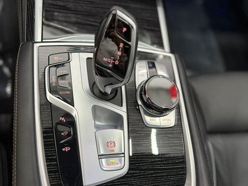 Used 2022 BMW 750i xDrive w/ Executive Package AWD/4WD image 36