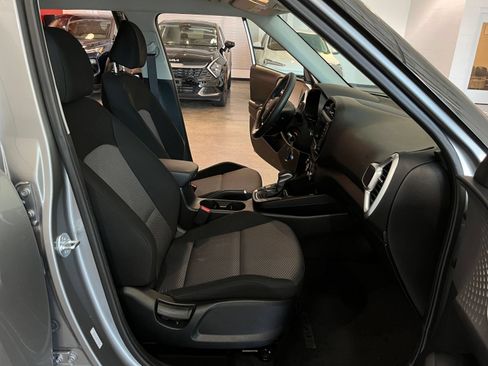 Used 2025 Kia Soul LX w/ LX Technology Package FWD image 35