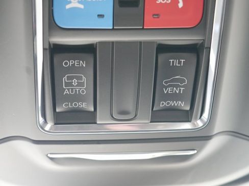 Used 2024 Jeep Grand Cherokee Altitude image 28