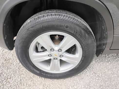 Used 2021 Chevrolet Trax LT w/ Premium Seat Package AWD/4WD image 7