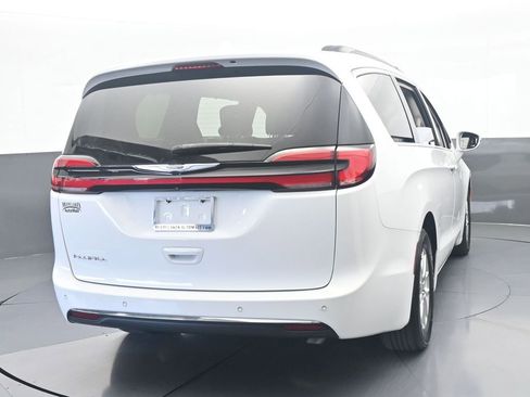 Used 2022 Chrysler Pacifica Touring-L FWD image 5