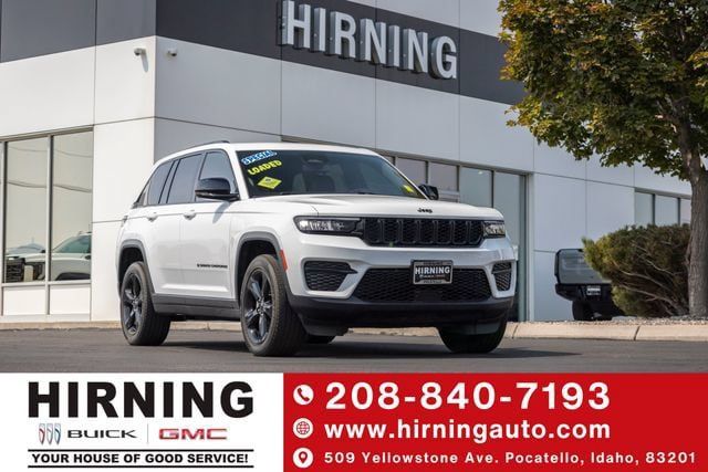 Used 2023 Jeep Grand Cherokee Altitude AWD/4WD image 1