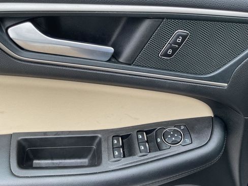 Used 2024 Ford Edge SEL w/ Convenience Package image 12