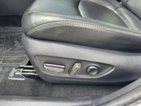 Used 2019 Toyota RAV4 Limited AWD/4WD image 17