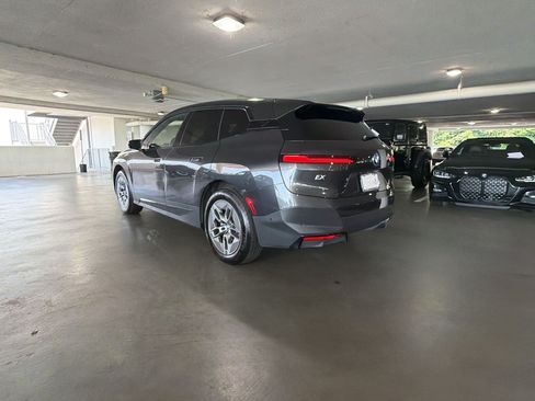Used 2023 BMW iX xDrive50 AWD/4WD image 3