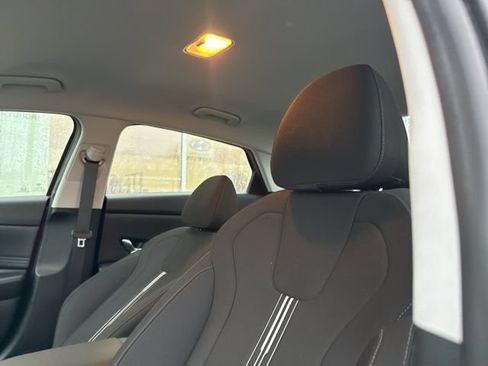 Used 2023 Hyundai Elantra SEL w/ Convenience Package FWD image 21