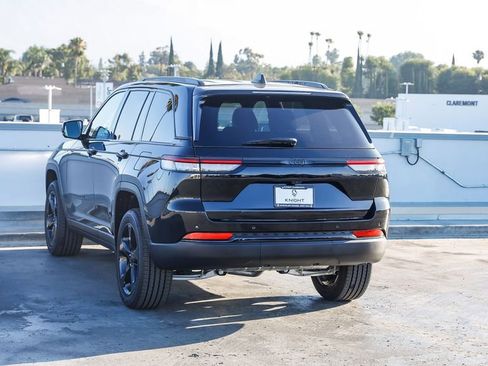 New 2025 Jeep Grand Cherokee Altitude image 7