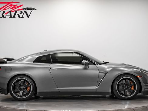 Used 2013 Nissan GT-R Black Edition image 6