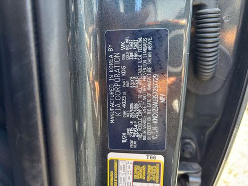 Used 2025 Kia Soul LX w/ LX Technology Package FWD image 27