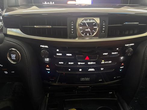 Used 2016 Lexus LX 570 4WD w/ Luxury Package image 21