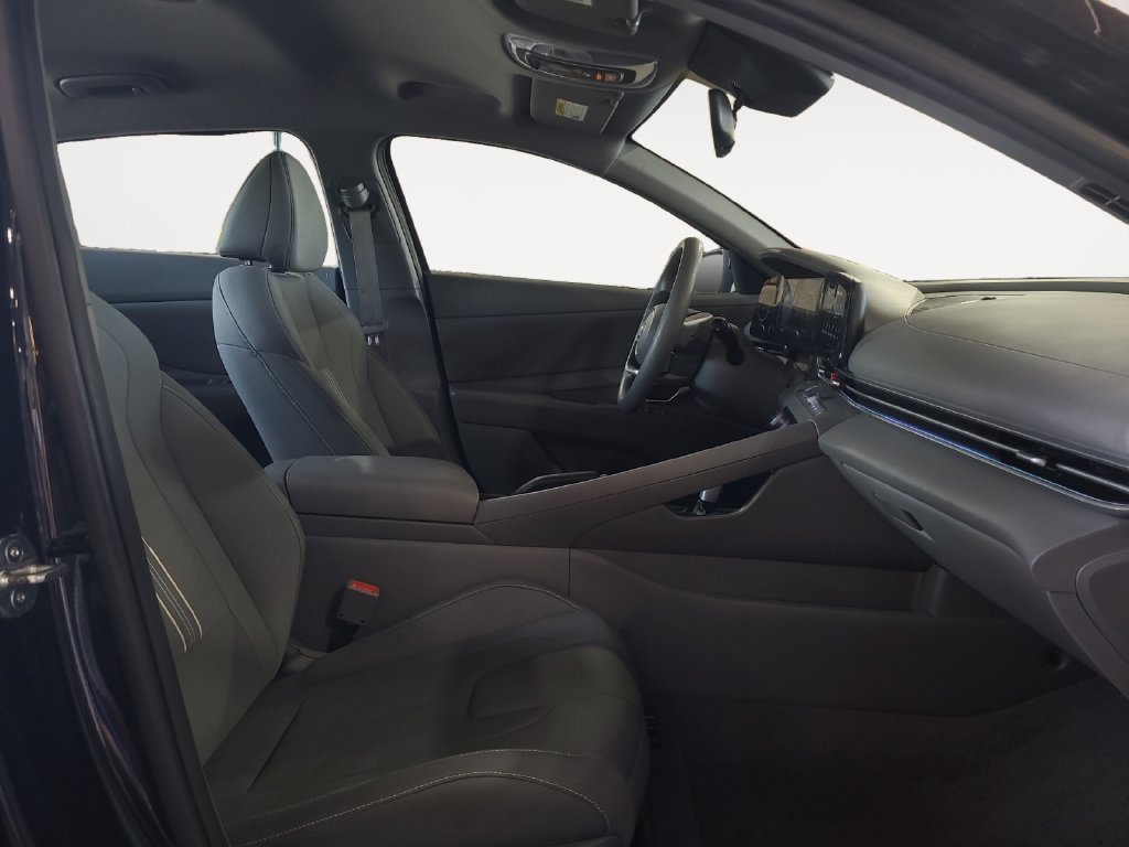 Used 2024 Hyundai Elantra SEL FWD image 15