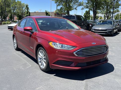 Used 2017 Ford Fusion SE FWD image 4