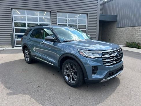 Used 2025 Ford Explorer Active w/ Active Comfort Package AWD/4WD image 3