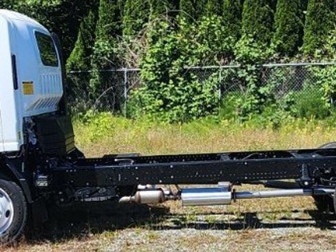 New 2025 Isuzu NPR image 1