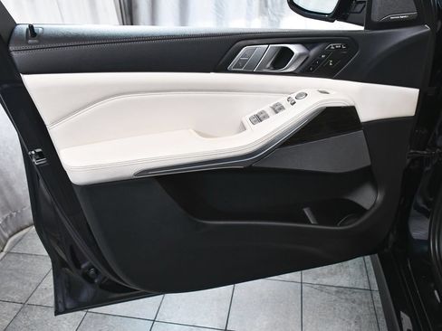 Used 2020 BMW X7 M50i AWD/4WD image 9