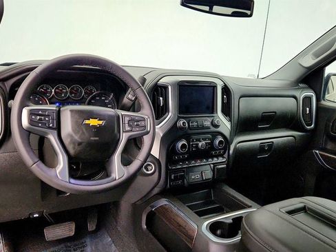 Used 2022 Chevrolet Silverado 1500 LTZ AWD/4WD image 12