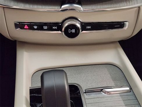 Used 2025 Volvo XC60 T8 Plus w/ Protection Package Premier image 18