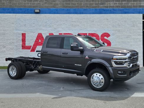 New 2026 RAM 4500 4x4 Crew Cab DRW w/ Laramie Trim Package image 1