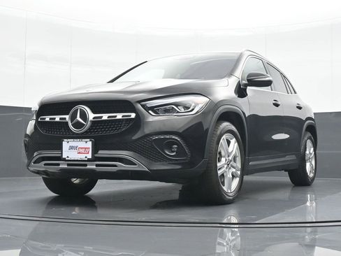 Used 2023 Mercedes-Benz GLA 250 4MATIC w/ Premium Package image 16