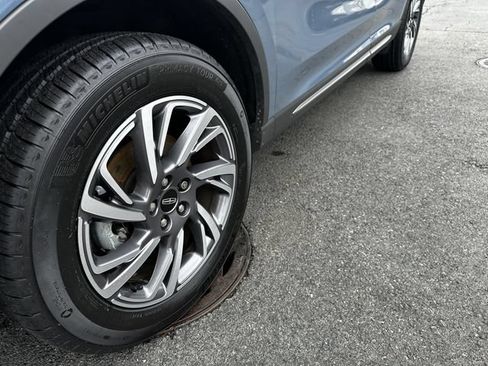 Certified 2023 Lincoln Corsair AWD w/ Equipment Group 101A image 12