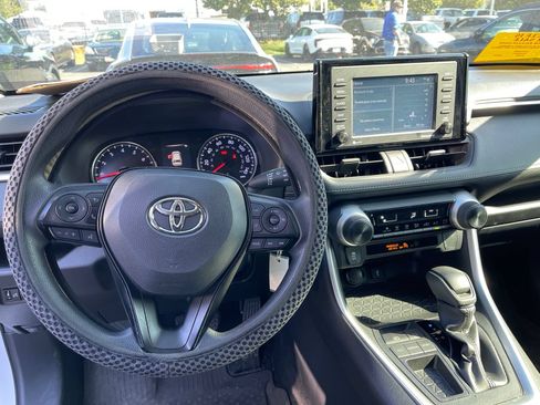 Used 2020 Toyota RAV4 LE w/ Carpet Mat Package FWD image 7