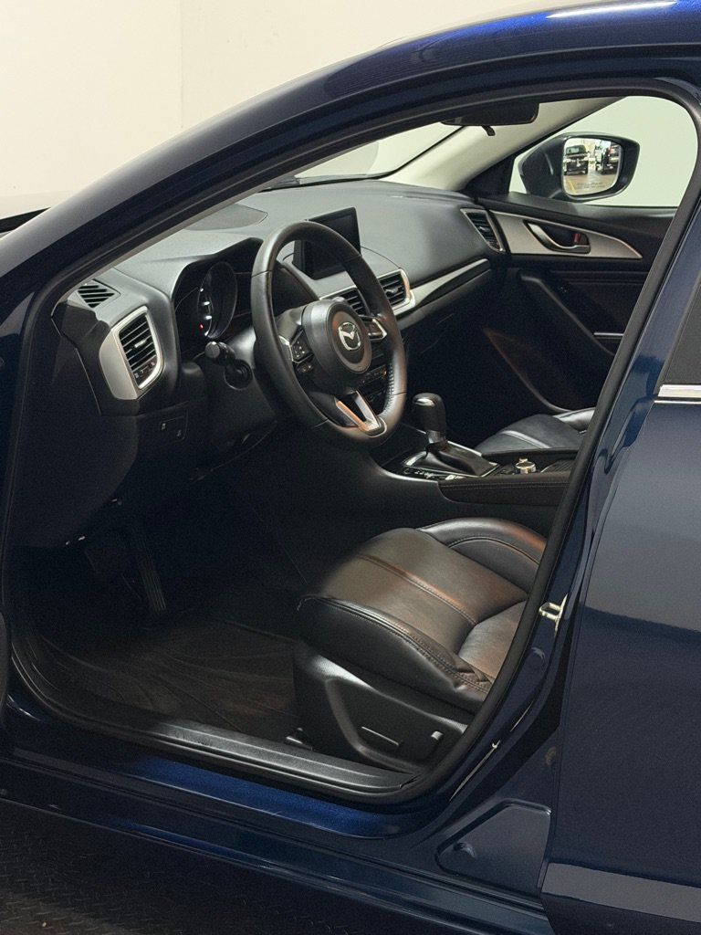 Used 2017 MAZDA MAZDA3 Touring FWD image 8
