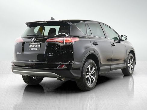 Used 2018 Toyota RAV4 XLE AWD/4WD image 5