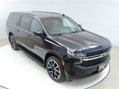 Used 2021 Chevrolet Suburban RST image 13