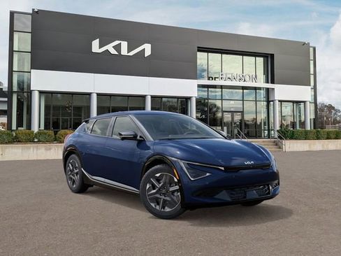 New 2025 Kia EV6 Light w/ Light LR Technology Package image 9