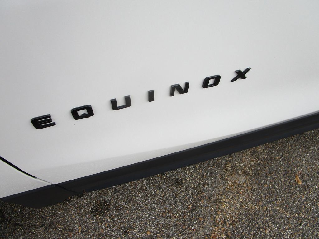 Used 2024 Chevrolet Equinox RS FWD image 28