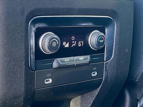 Used 2024 Chevrolet Suburban LT image 20