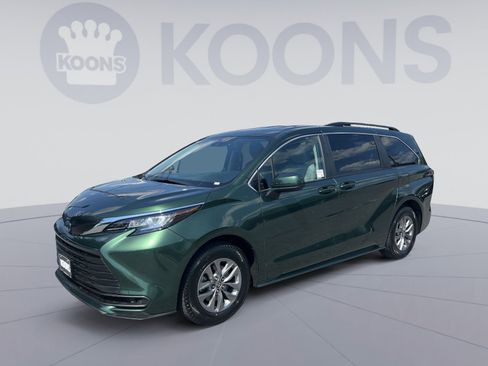 Used 2022 Toyota Sienna LE FWD image 1