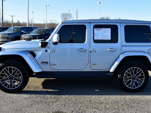Used 2022 Jeep Wrangler Unlimited Sahara image 5
