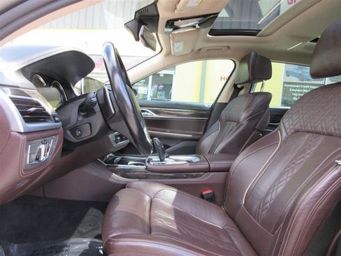Used 2017 BMW 740i RWD image 25