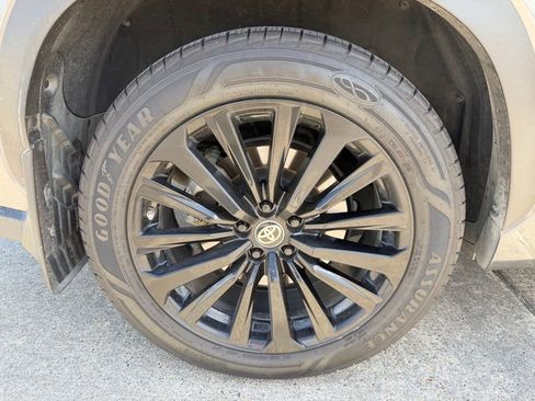 Used 2023 Toyota Highlander XSE FWD image 6