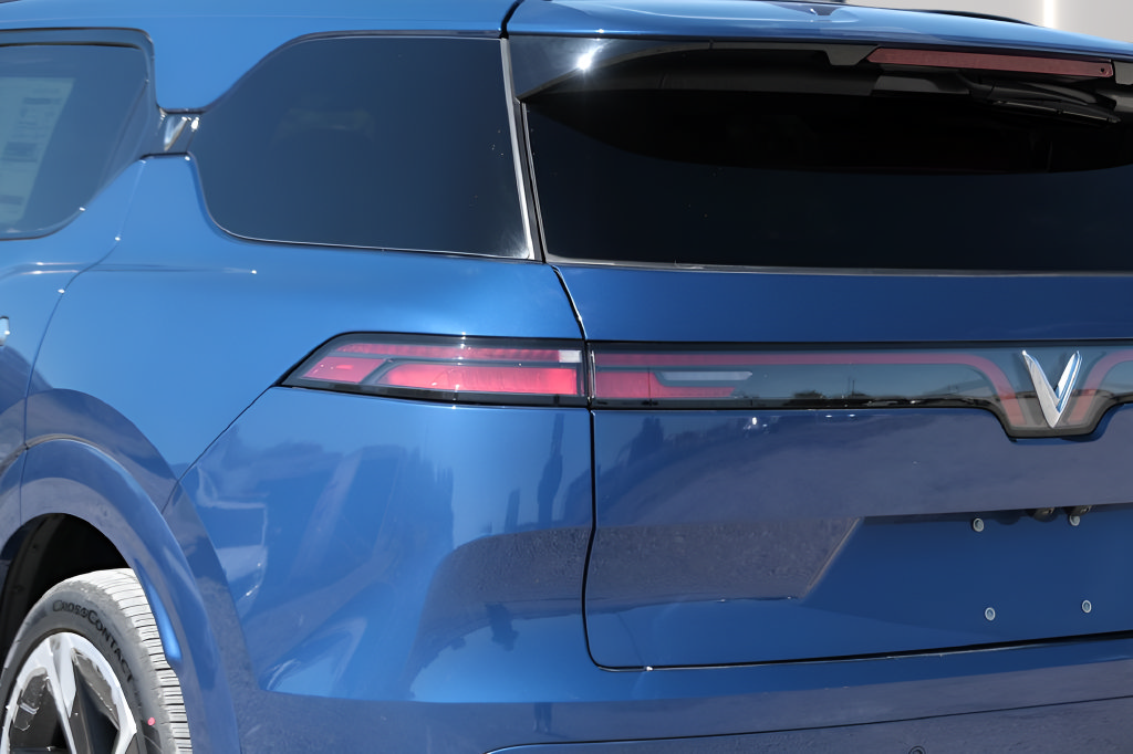 New 2024 VinFast VF 9 Plus AWD/4WD image 32