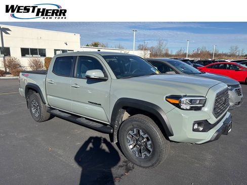 Used 2023 Toyota Tacoma TRD Off-Road image 1