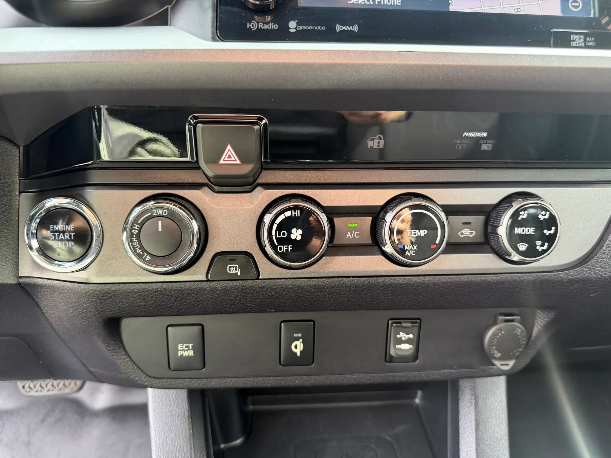 Used 2017 Toyota Tacoma TRD Sport w/ Tow Package AWD/4WD image 29