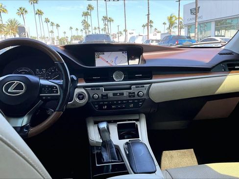 Used 2016 Lexus ES 300h w/ Navigation System Package FWD image 33