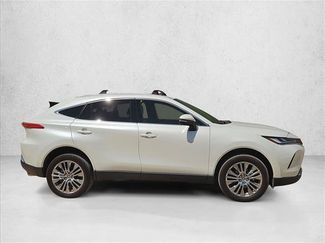 Used 2022 Toyota Venza XLE AWD/4WD video 4