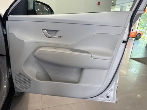 Used 2024 Hyundai Kona SEL AWD/4WD image 48