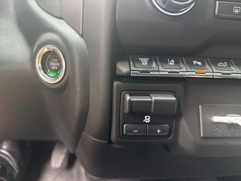 Used 2024 Chevrolet Silverado 2500 Custom w/ Custom Value Package image 11