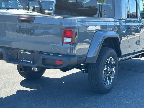 New 2026 Jeep Gladiator Sport AWD/4WD image 8