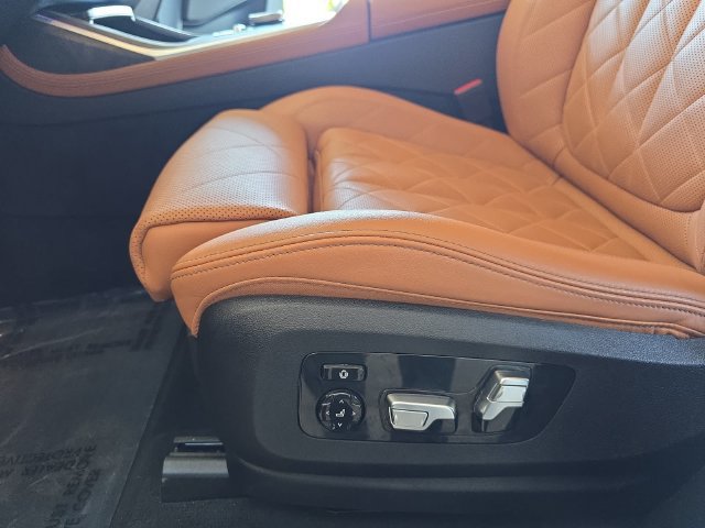 Used 2023 BMW X7 xDrive40i w/ Premium Package AWD/4WD image 26