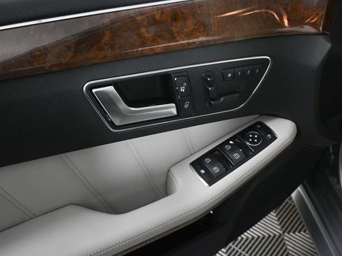 Used 2013 Mercedes-Benz E 350 Sedan image 7