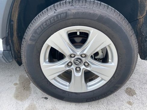 Used 2019 Toyota RAV4 XLE image 25